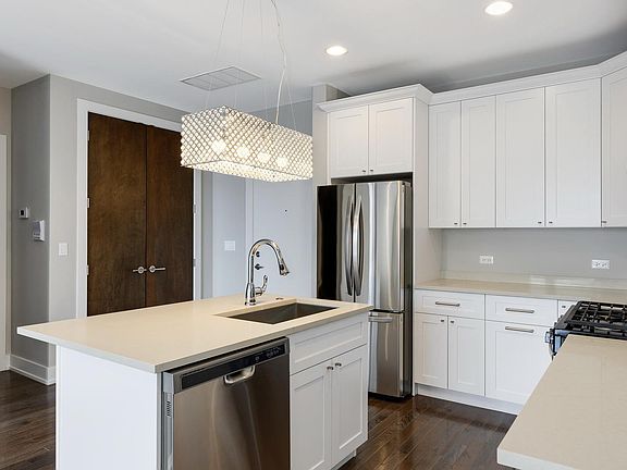 3rd image of 235 E 31st St #406