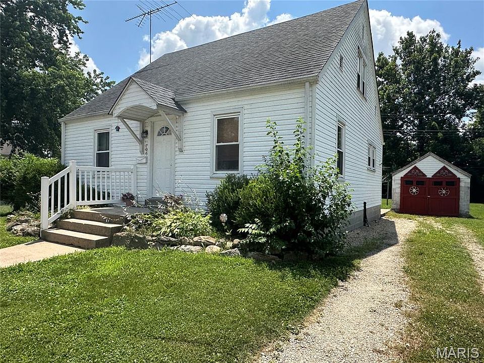 1st image of 706 E Apple Ave