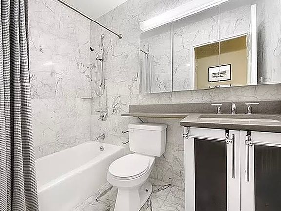 3rd image of 30 W 63rd St APT 8U