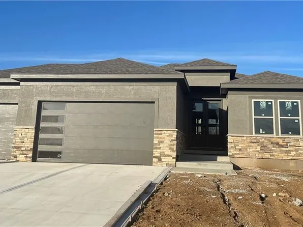 904 Twisted Oak Rd, Greenwood, MO 64034