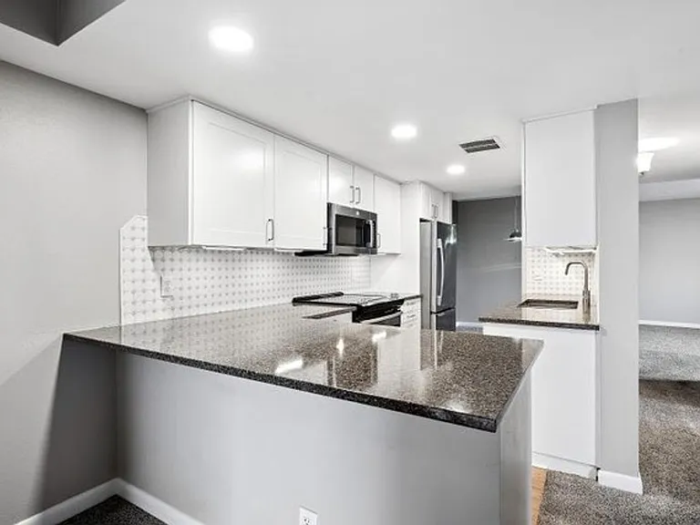 5955 E 10th Ave #409 — Photo 2