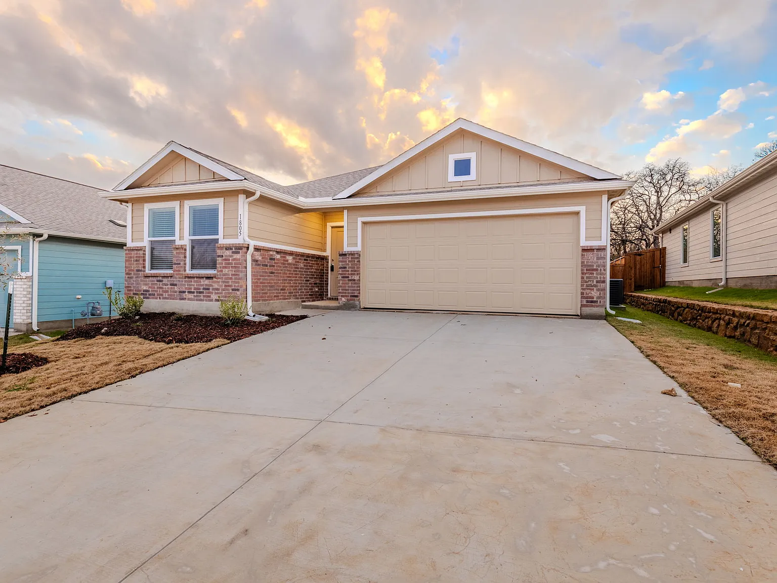 4 bed, 1796 sqft, $2,000 — Photo 2