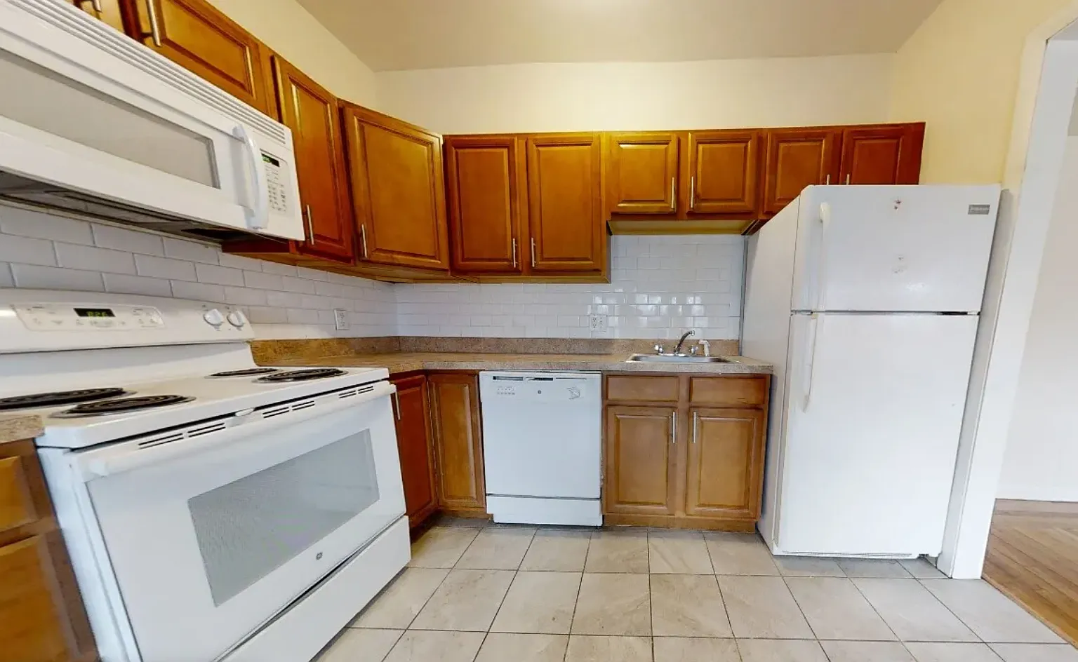 3 bed, 1.5 bath, $4,100 — Photo 4