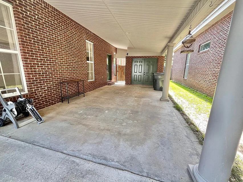 3 bed, 2.5 bath, 1929 sqft, $2,400 — Photo 4