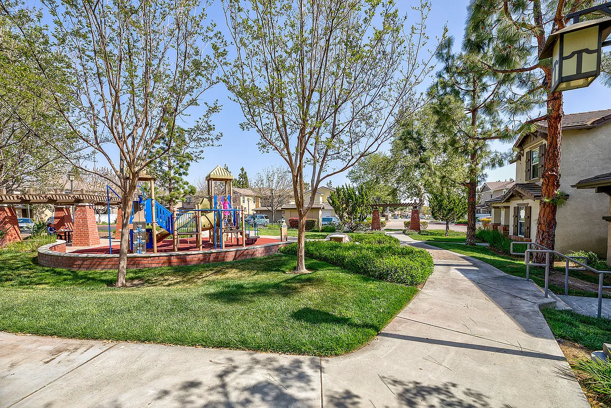 Building Photo - 11090 Mountain View Dr #40