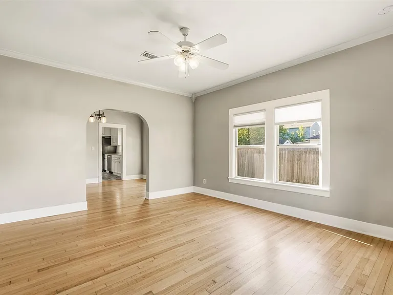 2223 Singleton St — Photo 5