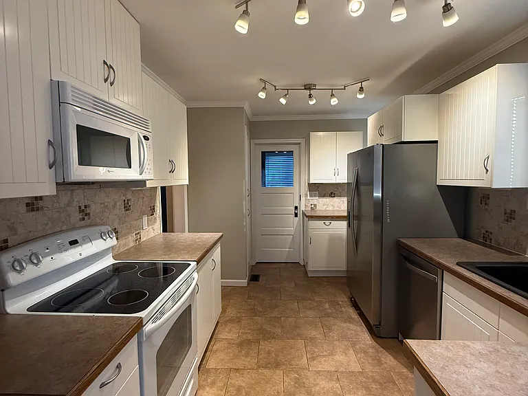 923 S 21st Ave — Photo 17