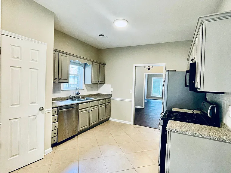 102 Frances Ln — Photo 14