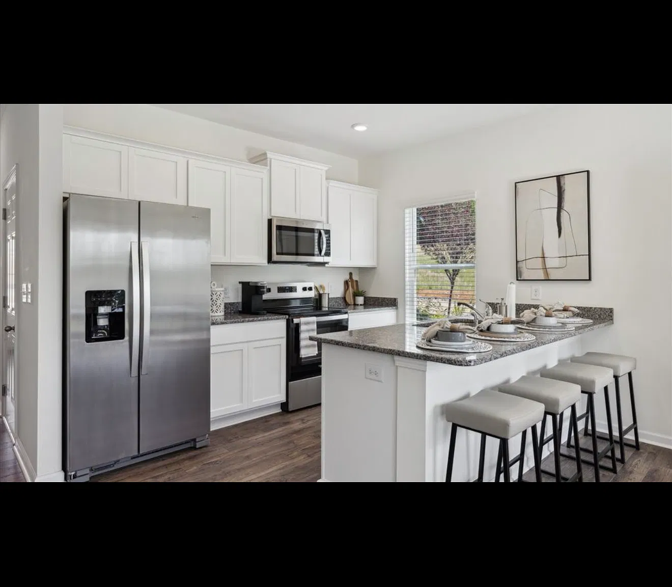 3 bed, 1381 sqft, $2,250 — Photo 3