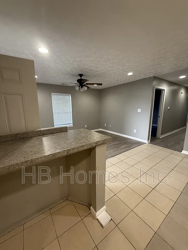 3 bed, 2.0 bath, 1188 sqft, $1,975 — Photo 2