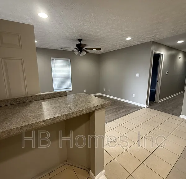407 Ash St — Photo 2