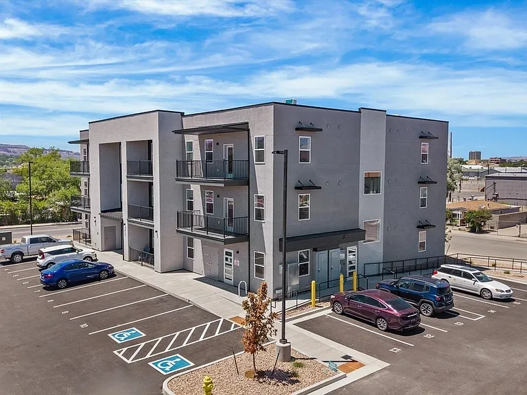 06-919 Kimball Avenue-6-use