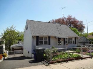 450 Ezra St, Bridgeport, CT 06606