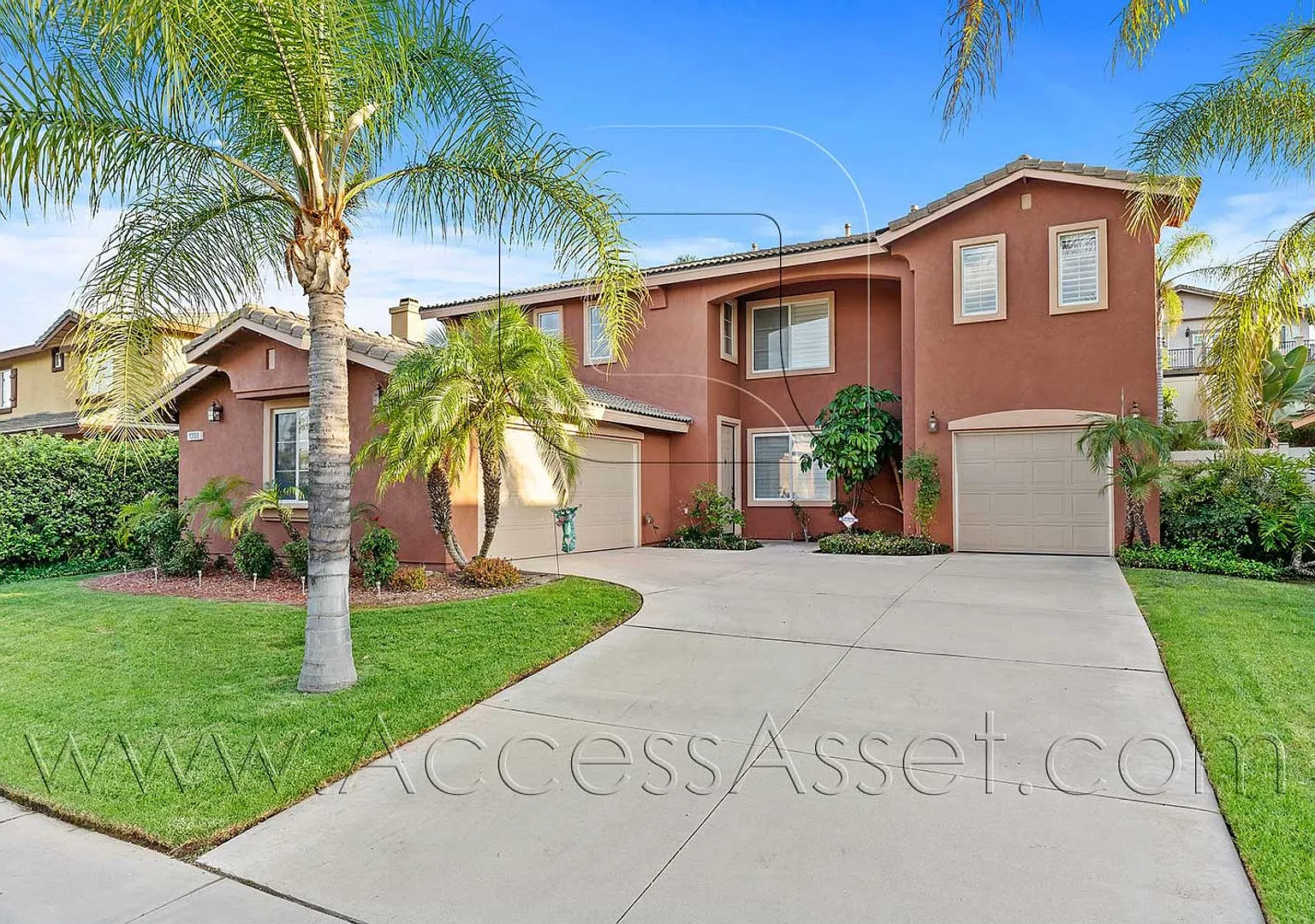 Beautiful 5 Bed, 3 Bath Home in South Corona — Photo 2