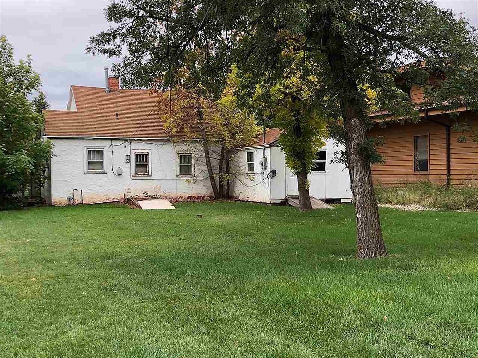 2nd image of 885 Main St
