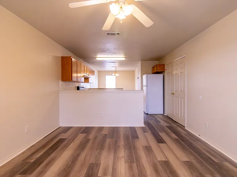 3409D Toledo Dr — Photo 2