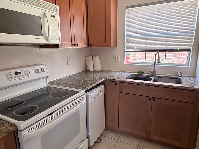 2200 S Palmetto Ave #D3 — Photo 8