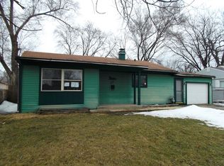 17 Evergreen Ln, Carpentersville, IL