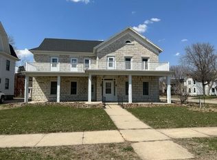 307 N Jackson St, Charles City, IA 50616