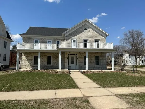 307 N Jackson St, Charles City, IA 50616