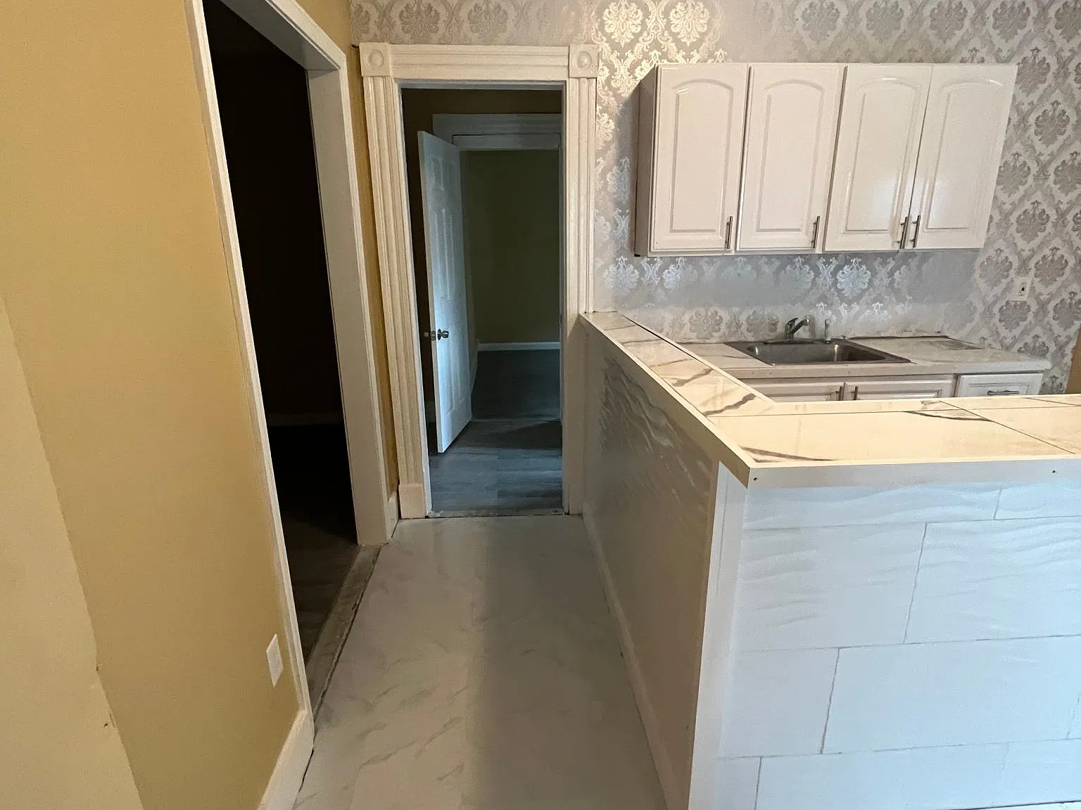 2 bed, 700 sqft, $1,350 — Photo 4