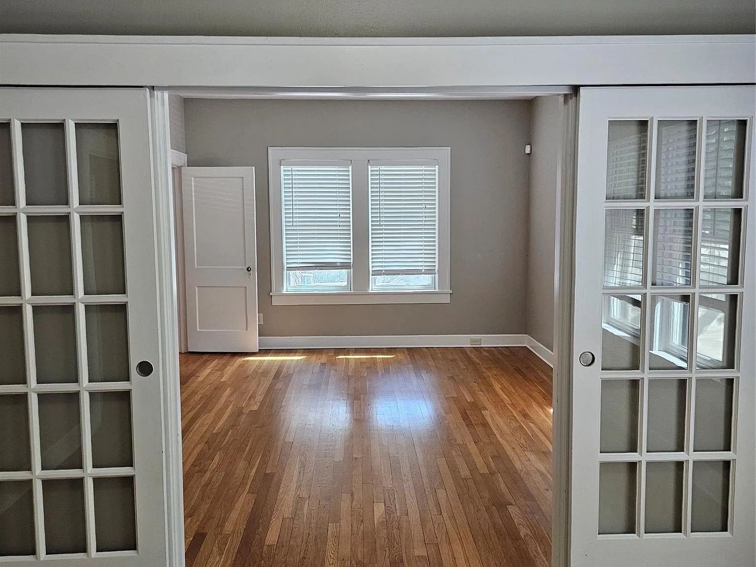 2 bed, 1.0 bath, 1088 sqft, $3,200 — Photo 2