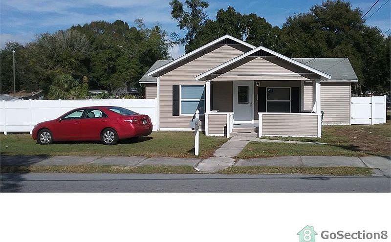 1st image of 821 Avenue N SW