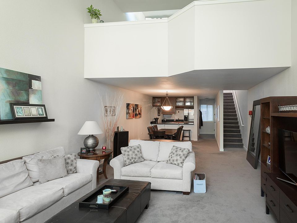 Welcome to your spacious and luminous loft-style condominium
