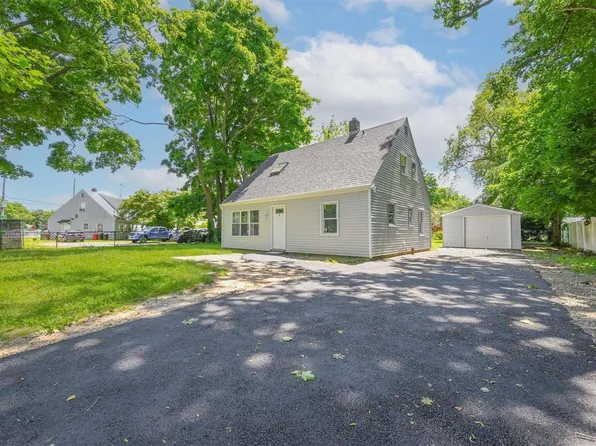 2 Janice Lane, Central Islip, NY 11722