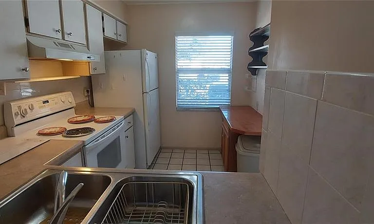 13850 Oakwood Ln — Photo 5