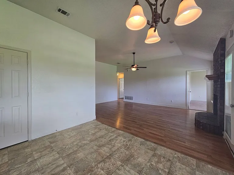 2305 Amethyst Dr — Photo 8