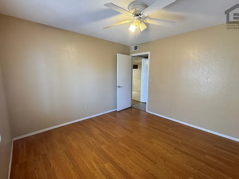 10610 S 48th St #1100 — Photo 24