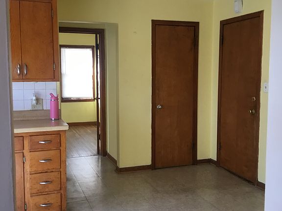3rd image of 1240 Saint Clair Ave #6