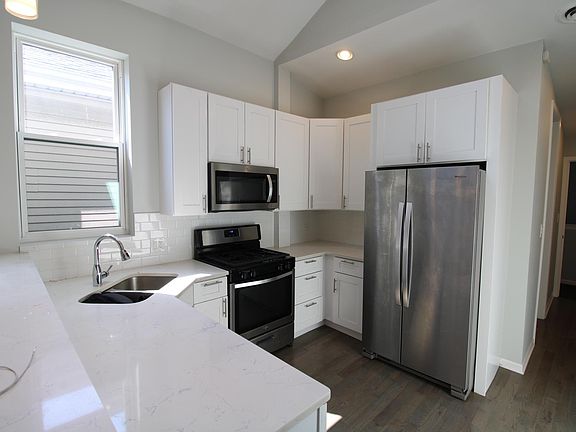 3rd image of 712 N Willard Ct APT 2F