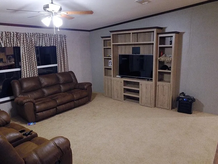 4196 FM 75 — Photo 15