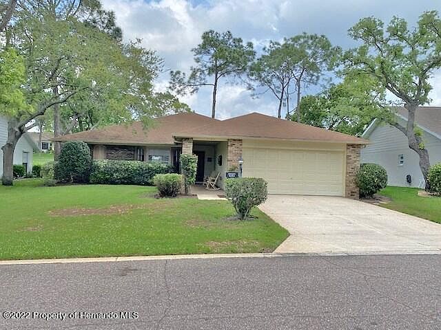 1st image of 7103 Crown Oaks Dr