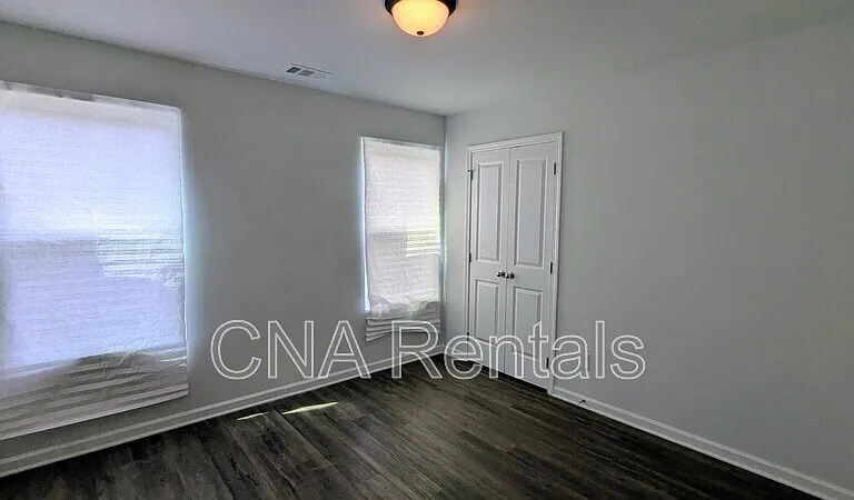 2367 Summit Ave — Photo 21