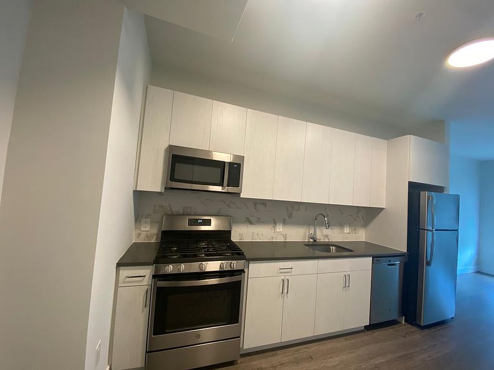 1st image of 475 William St Unit 304
