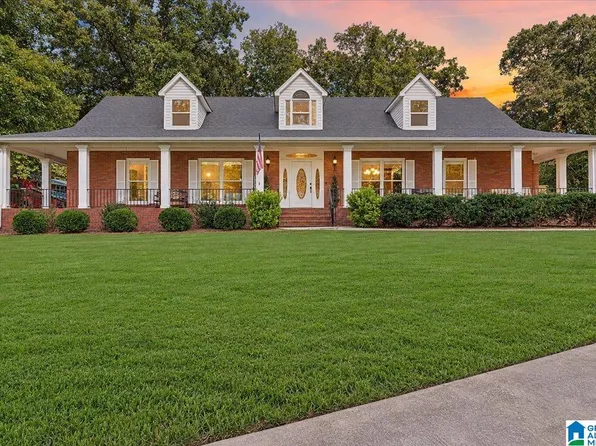 221 Twin Oaks Dr, Oneonta, AL 35121