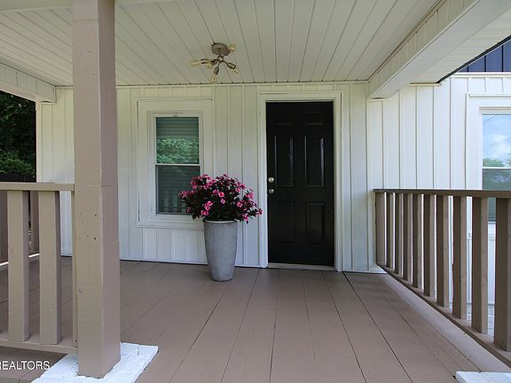 4th image of 715 Fern St