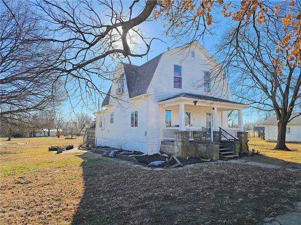 304 W 13th Ave, Garnett, KS 66032