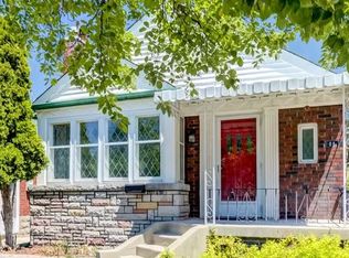 11 Fairside Ave, Toronto, ON M4C 3G8