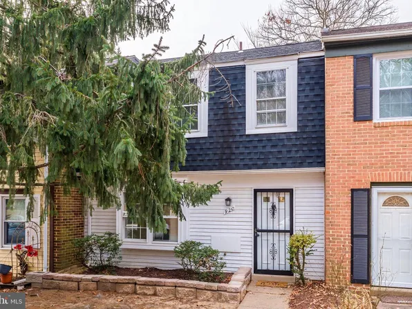 920 Windsor Ct, Sterling, VA 20164