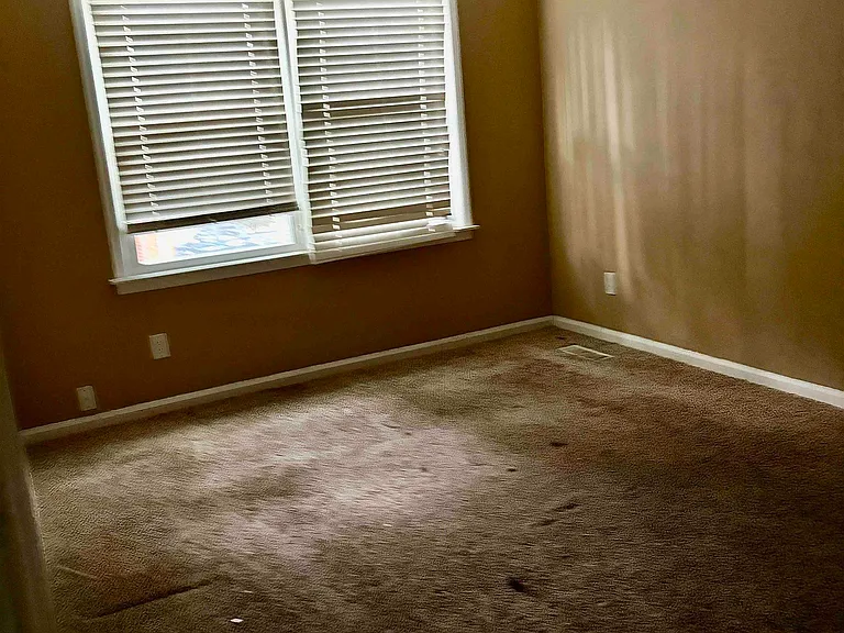1902 Lyle Dr — Photo 11