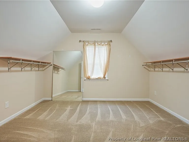 415 Highgrove Dr — Photo 32