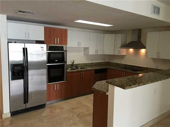 5th image of 170 SE 14th St APT 2608