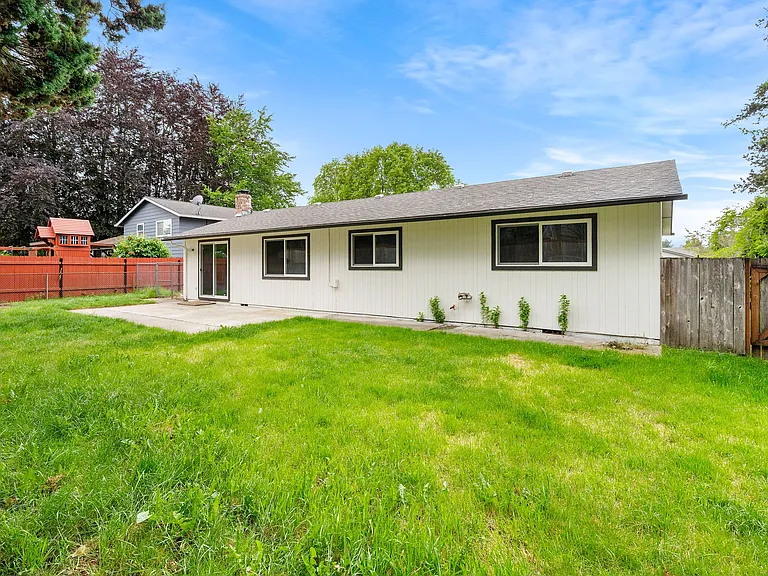 1378 NE Centurion Dr — Photo 30