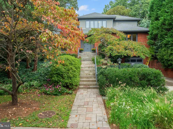 5402 Surrey St, Chevy Chase, MD 20815