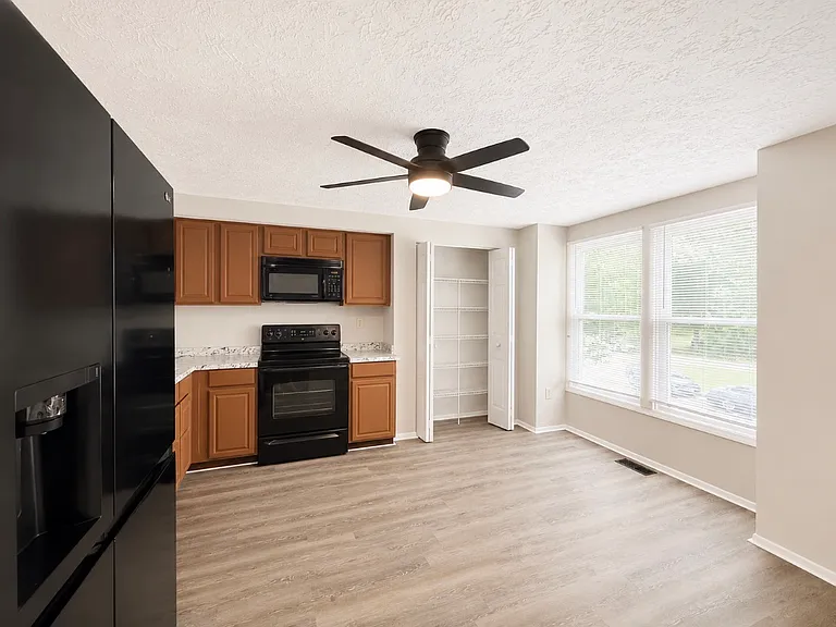 6412 Autumn Gold Ct — Photo 12