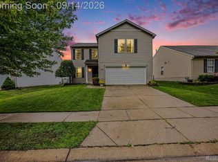 8601 Kalamazoo River Dr, Fowlerville, MI 48836